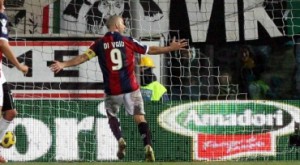 ディヴァイオがゲットー！　© Bologna FC
