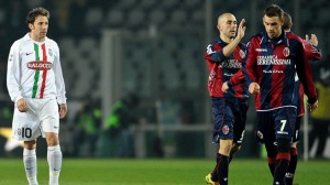 対照的な画のデルピエロとディ・ヴァイオ　© UEFA.com