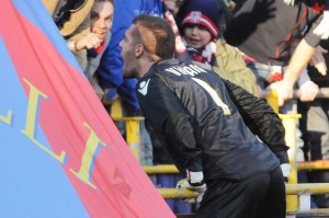 ゴールが決まり雄たけびを挙げるヴィヴィアーノ! © Bologna FC