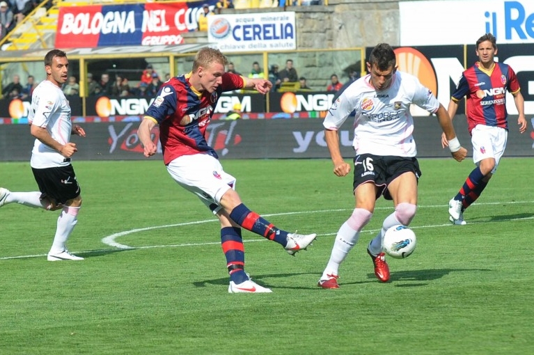 ソーレンセン、初ゴール！　© Bologna FC