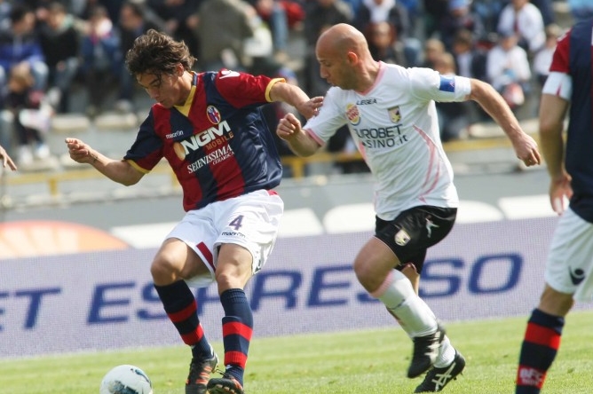 せっかくのチャンスもクリンは無念の負傷交代　© Bologna FC