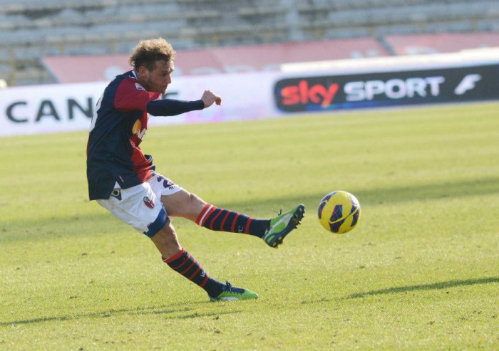 アリーノは2発バーにドーン！ © Bologna FC