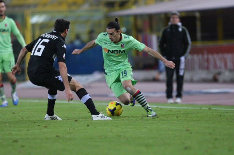ラザロスはトップ下で出場 © Bologna FC