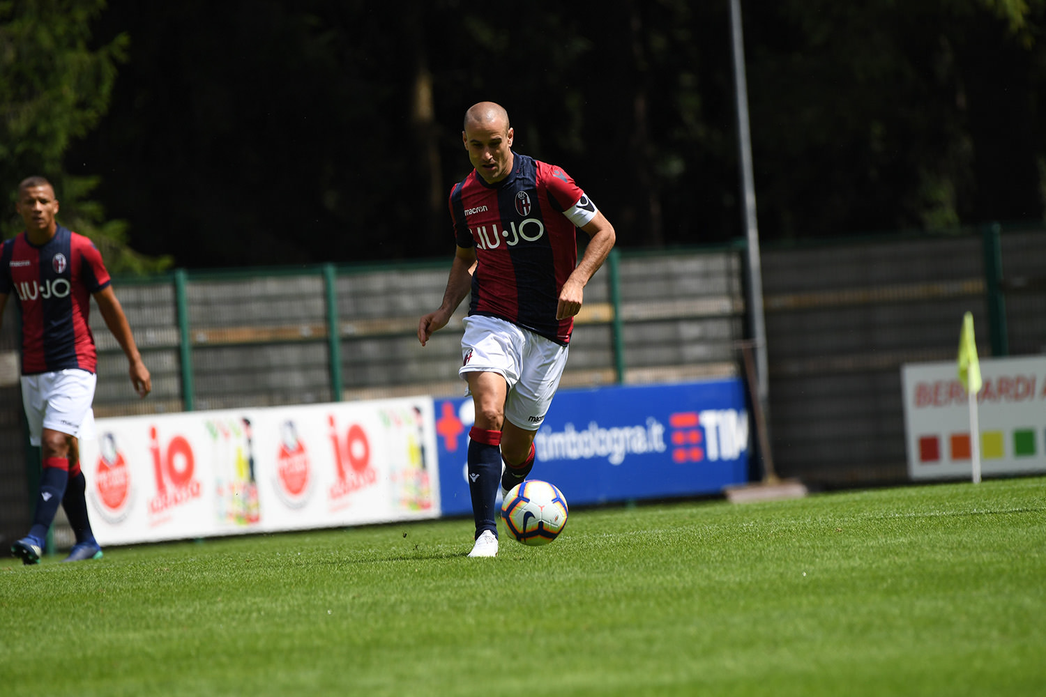 前半のカピターノはパラシオ © Bologna FC