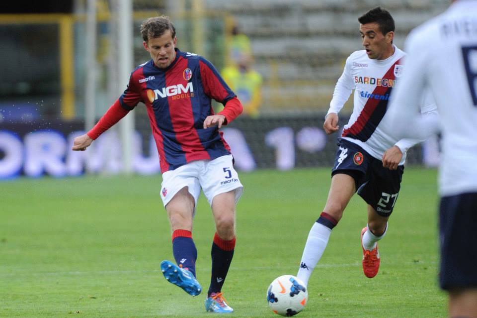 奮闘のアントンソン © Bologna FC