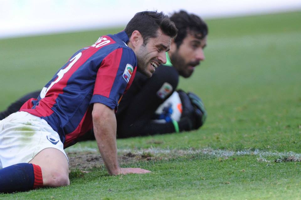 奮闘のモルレオとクルチ © Bologna FC