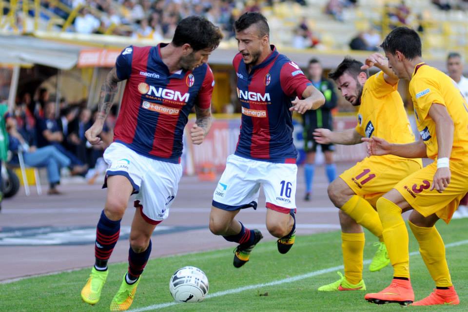 怪我をしてしまったカザリーニ © Bologna FC