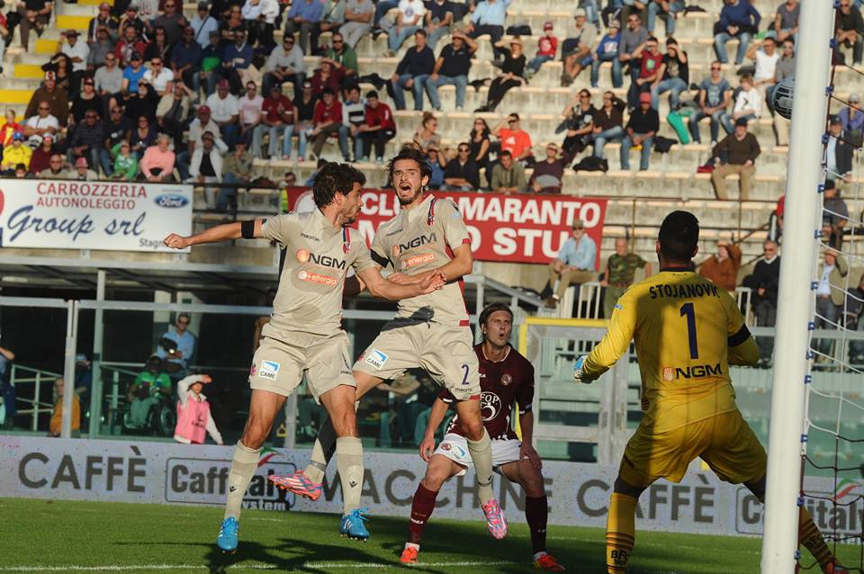 ミスの目立った守備陣 © Bologna FC