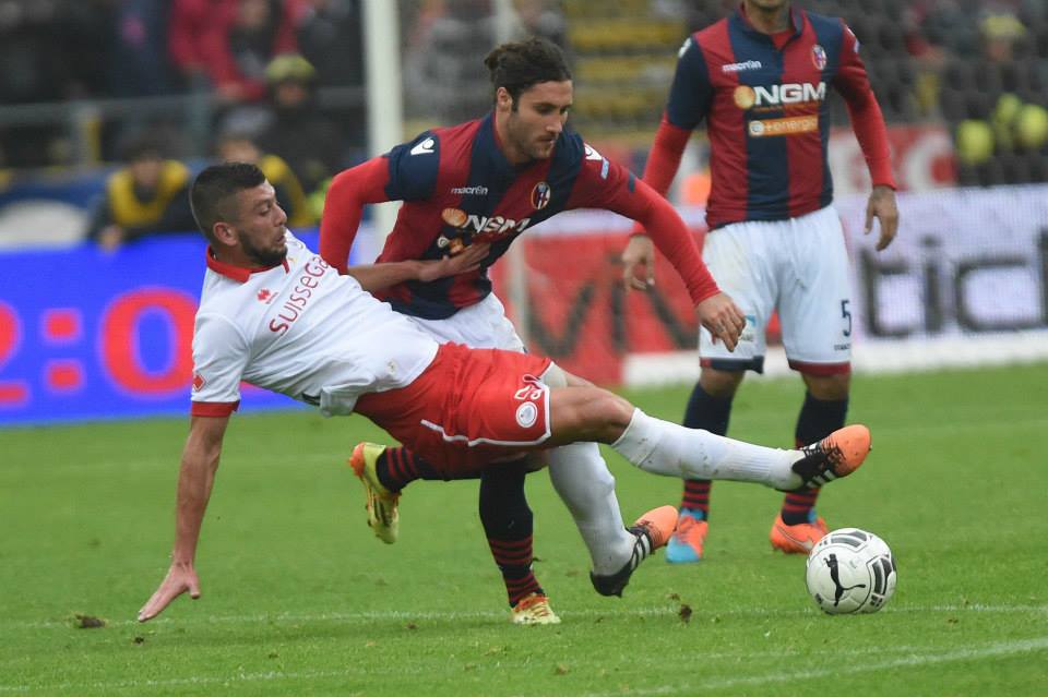 競り合いにやたら強いスクリーニ © Bologna FC