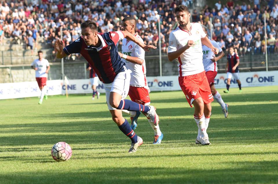 頑張るアクアフレスカ © Bologna FC